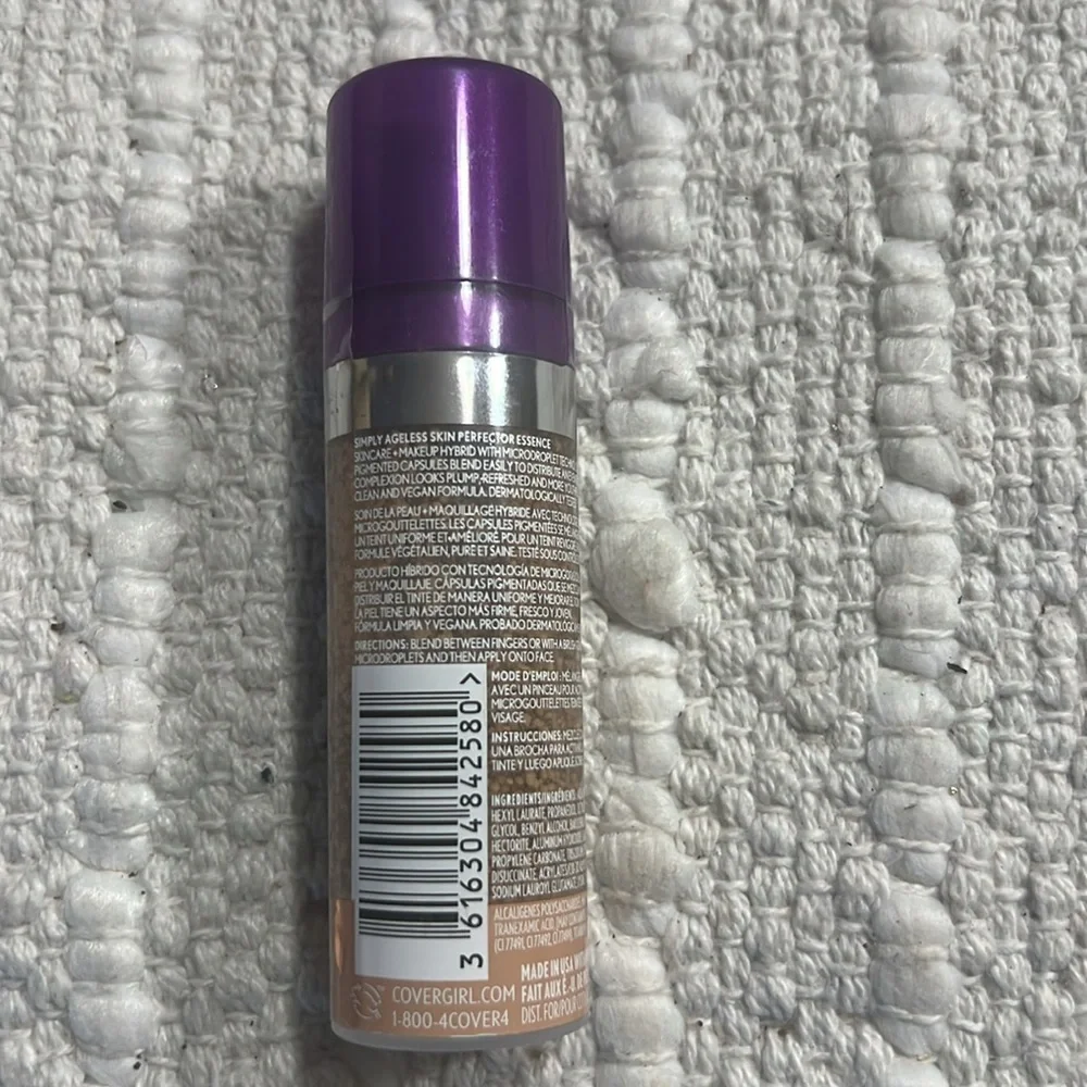 COVERGIRL Simply Ageless Essence 40 Medium Shade 30mL